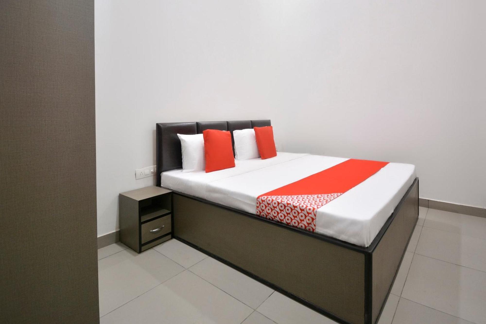 Hotel O White Solitaire Ludhiana Exterior photo